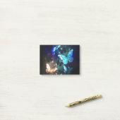 Post-it® Papillon de nuit voltigeant (Sur un bureau)