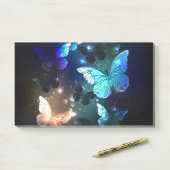 Post-it® Papillon de nuit voltigeant (Sur un bureau)