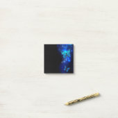 Post-it® Papillon Morpho sur fond sombre (Sur un bureau)