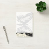 Post-it® Papillon noir et blanc sur Arrière - plan fissuré (Bureau)