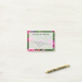 Post-it® Papillon swallowtail noir sur une fleur rose foncé (Sur un bureau)