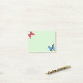 Post-it® Papillons bleus et rouges & points de confettis do (Sur un bureau)