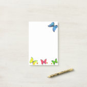 Post-it® Papillons colorés mignons sur blanc (Sur un bureau)