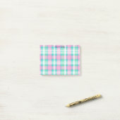 post-it pastel carrelé (Sur un bureau)
