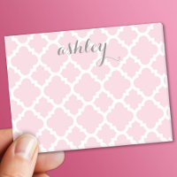 Pastel Pink Quatrefoil Motif Nom personnalisé