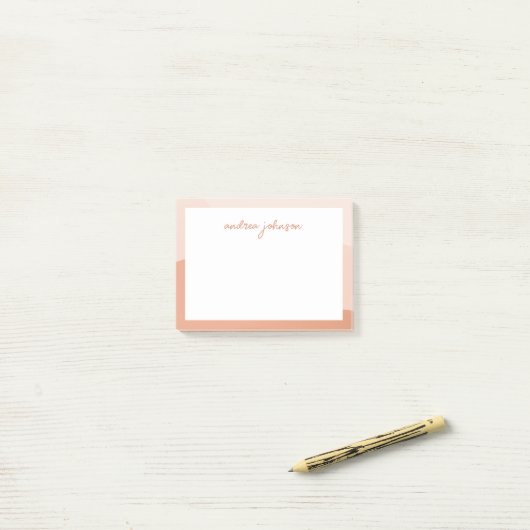 Post-it® Peach Pink Boho Waves Script moderne Monogramme (Sur un bureau)