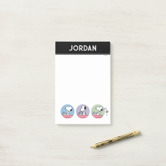 Post-it® Peanuts | Snoopy à la machine à écrire (Sur un bureau)