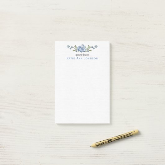 Post-it® Personalized Blue Floral Custom Stationery (Sur un bureau)