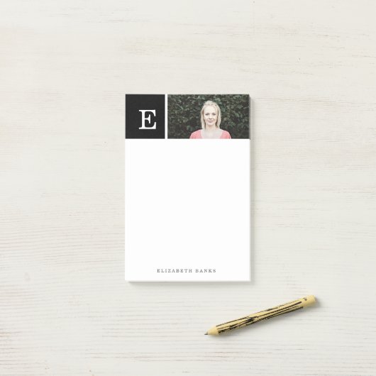 Post-it® Personnalisé | Monogramme et photo (Sur un bureau)