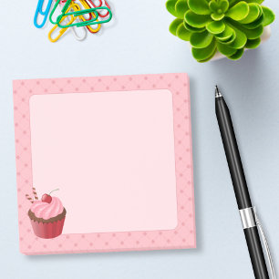 Post-it® Petit gâteau délicieux doux de cerise sur le rose