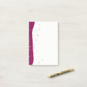 Post-it® Petite Golden Stars Wave Post-it-Notes-framboise (Sur un bureau)