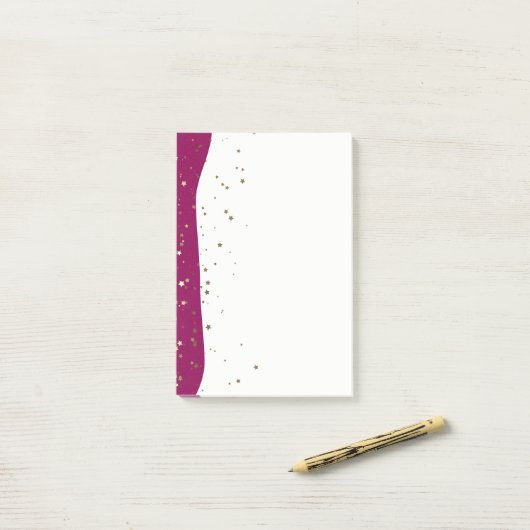 Post-it® Petite Golden Stars Wave Post-it-Notes-framboise (Sur un bureau)