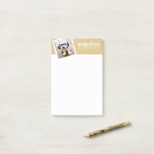 Post-it® Photo avec Gold Chevron Motif et Nom personnalisé (Sur un bureau)