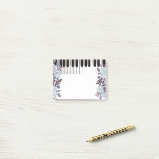 Post-it® piano à fleurs bleues (Sur un bureau)