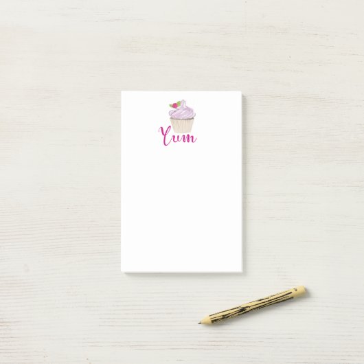 Post-it® Pink Frosted Cupcake Yum! (Sur un bureau)