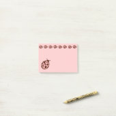 Post-it® Pink Ladybug Post It Notes Cadeau (Sur un bureau)
