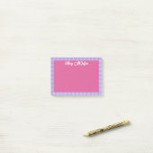 Post-it® Pink Purple Gingham Border Name In Cool Script (Sur un bureau)