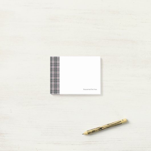 Post-it® Pixel Plaid en gris avec une bande rouge (Sur un bureau)