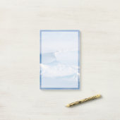 Post-it® Plume Émanant Du Volcan Kliuchevskoi. (Sur un bureau)