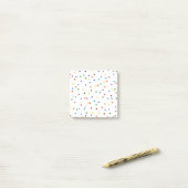 Post-it® Point de Polka Confetti Arc-en-ciel (Sur un bureau)