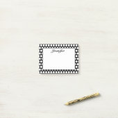 Post-it® Points noirs et blancs personnalisés (Sur un bureau)