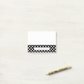 Post-it® Pois blanc sur le noir avec le nom (Sur un bureau)
