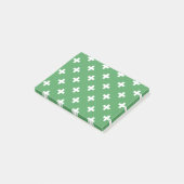Post-it® Polka blanche croise sur vert (Incliné)