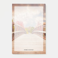 Pont rustique en bois dans le pays