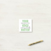 Post-it® Positive Green Your Voice Matter Motivation Citati (Sur un bureau)