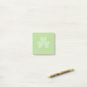 Post-it® Post-it de shamrock (Sur un bureau)