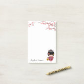 Post-it® Poupée Sakura Kokeshi - Kimono Geisha Girl (Sur un bureau)