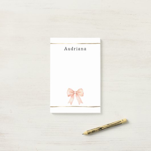 Post-it® Pretty Peach Bow Personalized  (Sur un bureau)