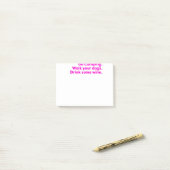 Post-it® Profondément satisfait drôle campant de vin de (Sur un bureau)