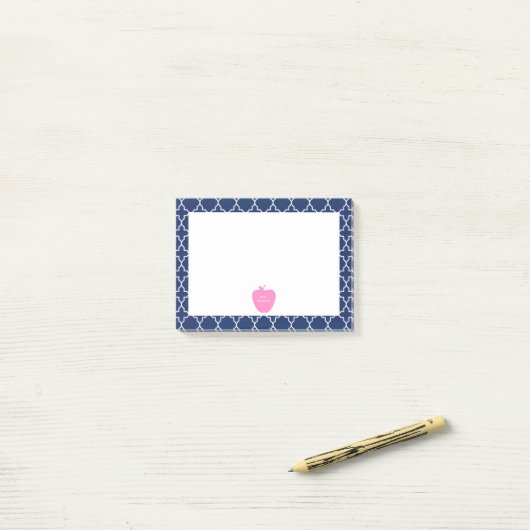 Post-it® Quatrefol de la marine d'Apple rose (Sur un bureau)