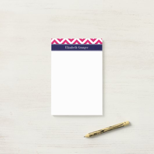 Post-it® Raspberry Lg Chevron Marine Nom bleu Monogramme (Sur un bureau)