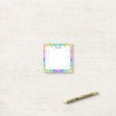 Post-it® Rayures arc-en-ciel personnalisées Monogramme chic (Sur un bureau)