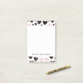 Post-it® Rayures noires roses (Sur un bureau)