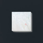 Post-it® Red Cardinal dans Winter Nature Photo de Christmas<br><div class="desc">Des notes collantes avec une photo nature pittoresque représentant un cardinal rouge vif. Contrasté par rapport à un arrière-plan hivernal extérieur avec la neige tombant doucement vers le bas.</div>