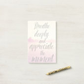 Post-it® Respirez profondément et appréciez le moment (Sur un bureau)