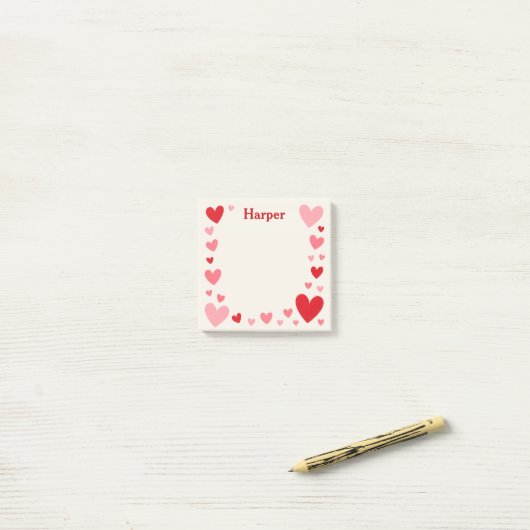 Post-it® Romantic Love Sticky Notes with Personalized Name (Sur un bureau)
