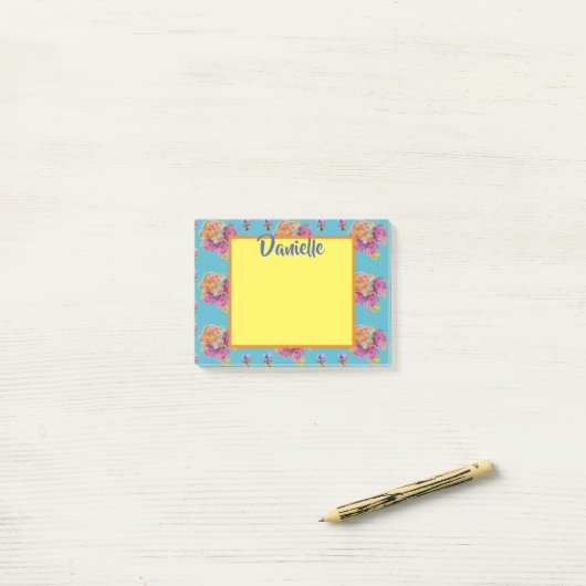Post-it® Rose Aquarelle Art Femmes Nom Post Notes (Sur un bureau)