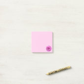 Post-it® Rose découpée rose vif (Sur un bureau)
