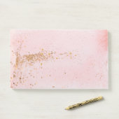 Post-it® Rose Gold Pailleté Étoiles Roses (Sur un bureau)