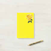 Post-it® Rose jaune / (Sur un bureau)