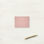Post-it® Rose moderne or Chevron Motif Monogramme (Sur un bureau)