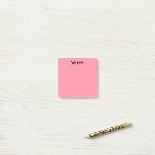 Post-it® Rouge pastel (Sur un bureau)