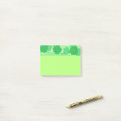 Post-it® Shades of Green Shamrock Post Notes (Sur un bureau)