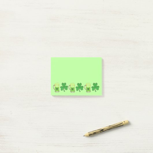 Post-it® Shamrock vert Clover Beer Mug St. Patrick's Day (Sur un bureau)