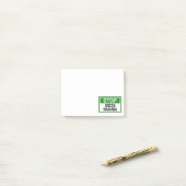 Post-it® Signe Stop Greenwashing (Sur un bureau)