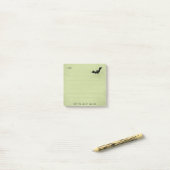 Post-it® Silhouette de chauve-souris d'Halloween sur vert - (Sur un bureau)